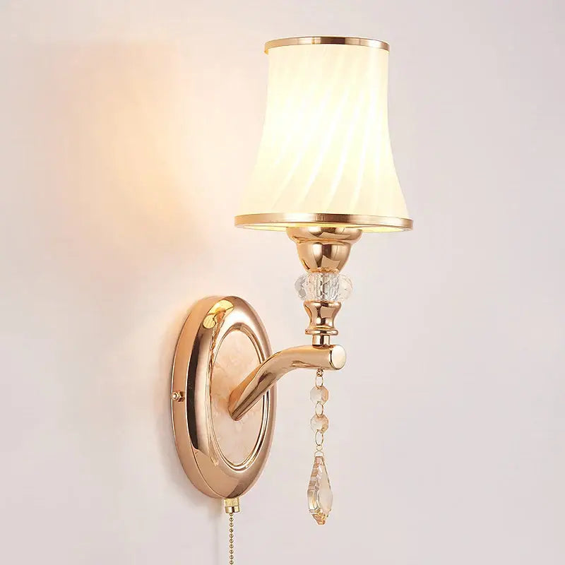 Arandela Elegante com Interruptor de Corda Fargos - Dourado