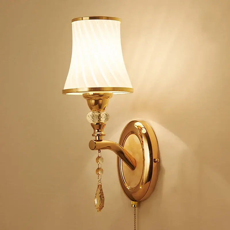 Arandela Elegante com Interruptor de Corda Fargos - Dourado
