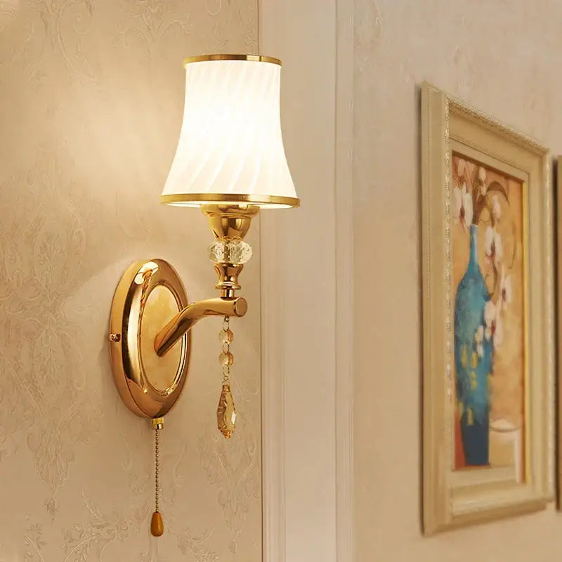 Arandela Elegante com Interruptor de Corda Fargos - Dourado