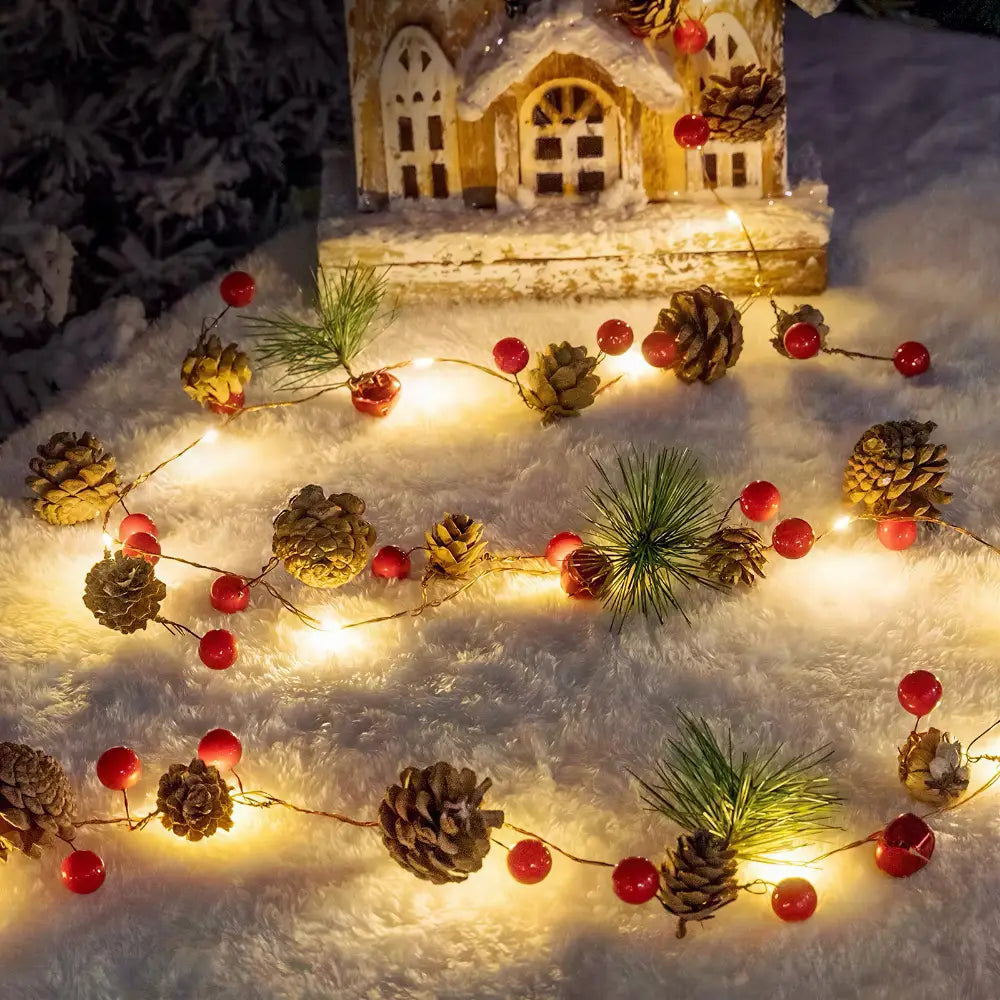 Guirlanda Natalina LED com Pinhas e Frutinhas Vermelhas - Guirlanda Natalina