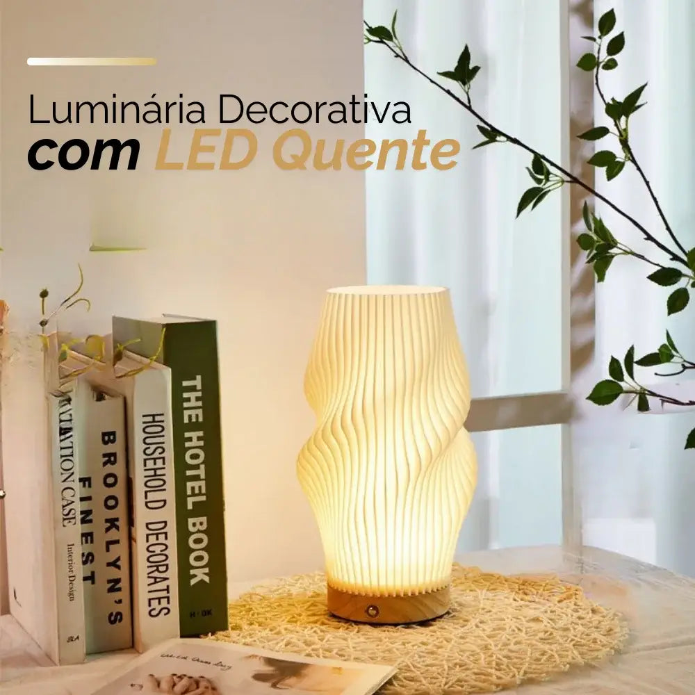 Luminaria de Mesa Flaff em Madeira - Bivolt