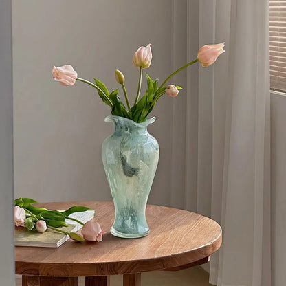 Vaso Lysor – Vidro Azul Translúcido com Design Artístico e Elegância Natural